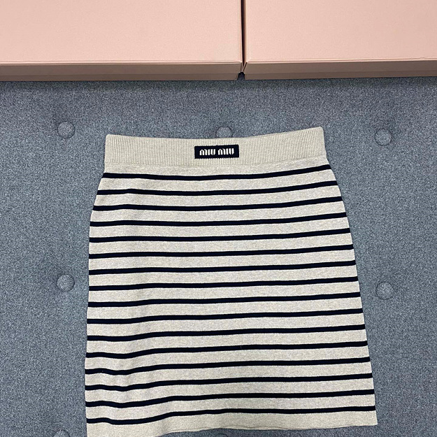 미우미우 스트라이프 스커트