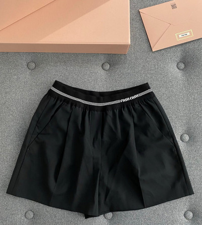 미우미우 울 반바지