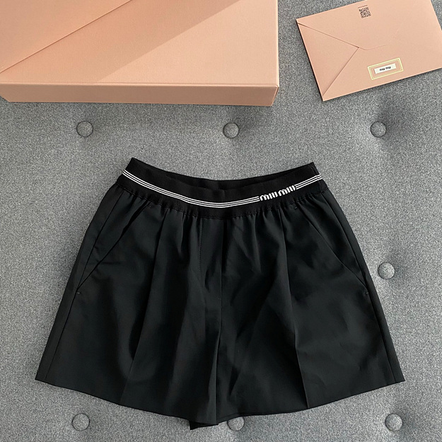 미우미우 울 반바지