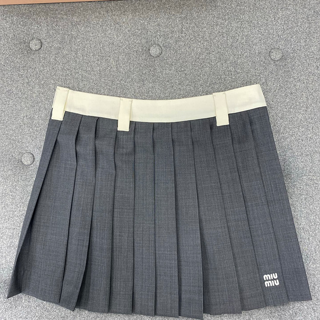 미우미우 그레이 플리츠 스커트