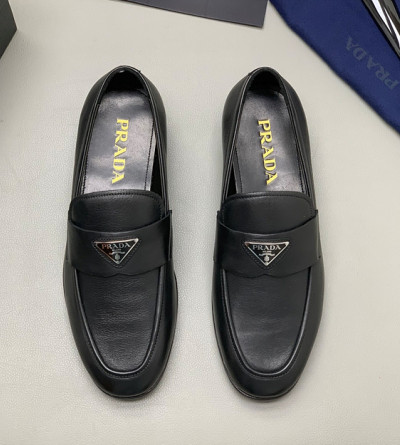 프라다 로퍼