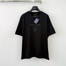 프라다 레터링 반팔