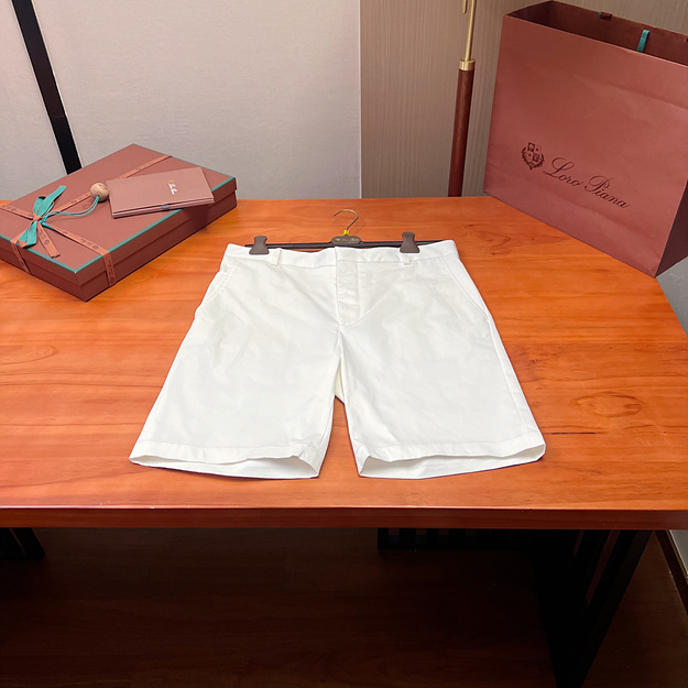 로로피아나 반바지